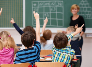 SJAJNA VEST Osnovcima po 10.000 dinara pred početka školske godine