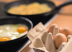 SRBIJA JE ODLEPILA ZA OVIM RECEPTOM Čuli ste za jaja na oko, kajganu, omlet, ali će vas oduševiti novi način prženja jaja (VIDEO)