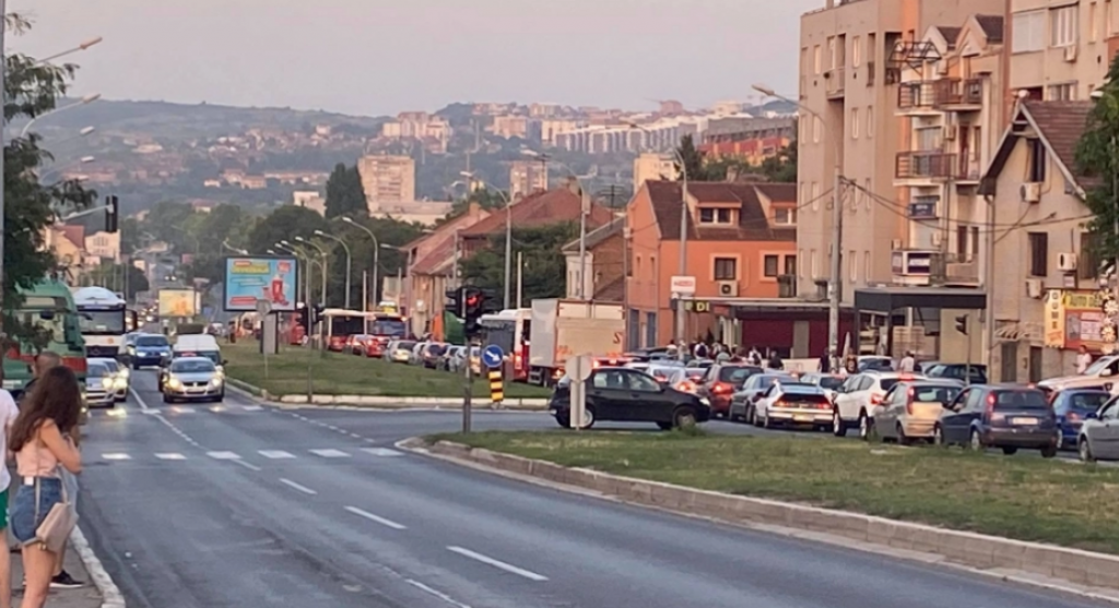 STANJE NA PUTEVIMA U pojedinim delovima Srbije smanjena vidljivost zbog magle