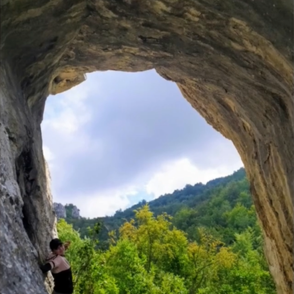 PRIRODNA BLAGA SELA MILUŠINAC "Bogova vrata", vodopadi i izvori koji će vas očarati