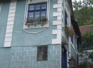 JEDINSTVENO ETNO SELO U SRCU SRBIJE Kuće stare preko 100 godina koje imaju zanimljivu prošlost