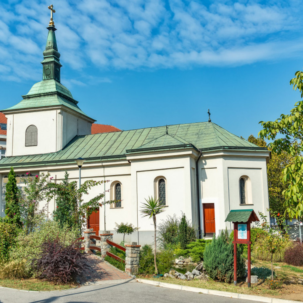 NA MESTU MANJE IZDIGLA SE NOVA Po odobrenju kneza Miloša od razrušenog manastira podignuta je ova crkva