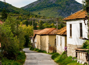 SELO KOJE SKRIVA BROJNE PEĆINE Na obrancima Stare planina nalazi se sriveni dragulj prirode