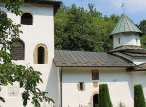 SKRIVEN RUDNIČKI MANASTIR Mesto gde je zasedala prva srpska vlada