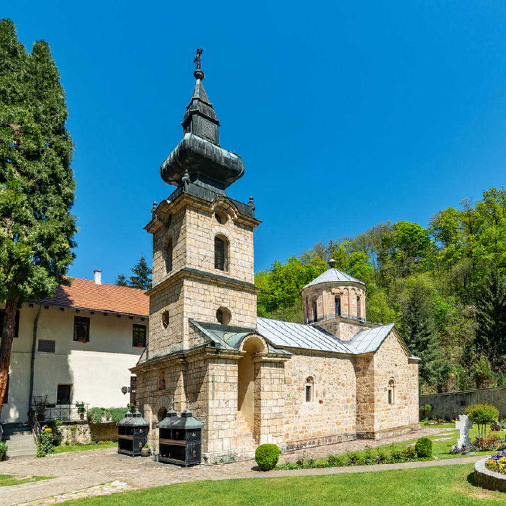 PODIGAO GA KRALJ, OBNOVIO KNEZ Manastir gde se Vuk Karadžić od detinjstva školovao i gde se poštuje vekovima jedan običaj