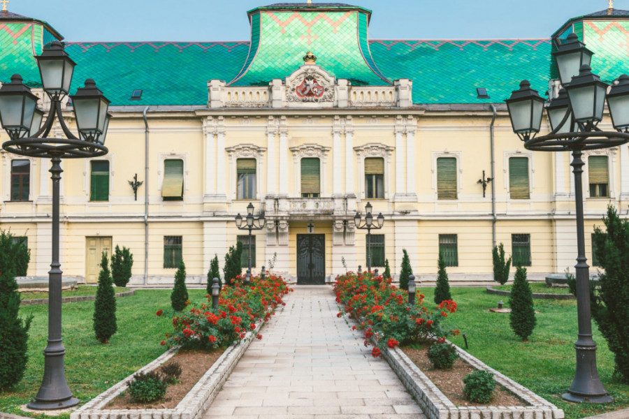 BAROKNI DRAGULJ U SRCU VRŠCA Ovaj velelepni dvor krije mnoge vredne zbirke ikona sakupljenih u Banatu