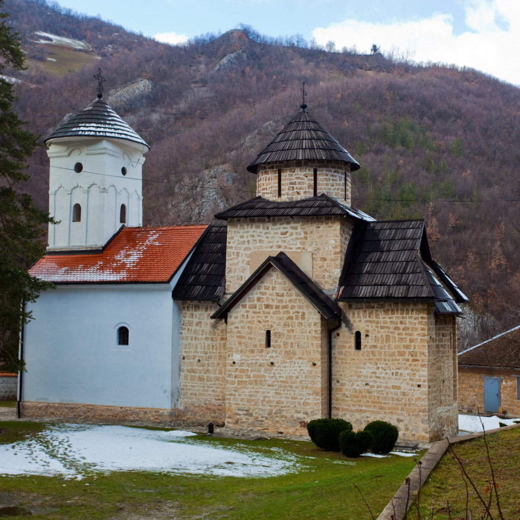 NEOTKRIVENI BISER VALJEVSKOG OKRUGA Da li je kletva koju su izrekla braća kriva za to?