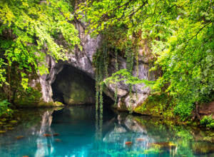 PRIRODNI BISER SRBIJE Prema legendi Homoljske planine kriju veliku količinu zlata koje se nalazi na dnu ovog  vrela