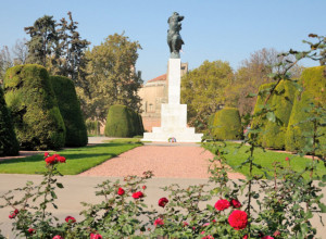 NAJLEPŠA SKULPTURA KOJU JE SRBIJA IMALA Da li ste znali da se ovaj spomenik nalazio na mestu Spomenika zahvalnosti Francuskoj na Kalemegdanu?