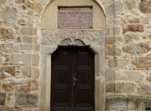 ZADUŽBINA VLASTELINA KNEZA LAZARA Najlepše ukrašen manastir, a njegovoj lepoti doprinose i veličanstvene rozete