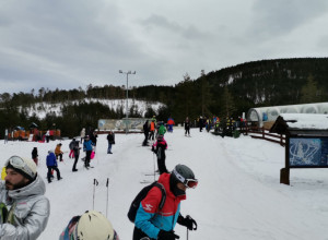 PREKO 700 SKIJAŠA NA UTABANIM STAZAMA ZLATIBORA Počela ski sezona na Zlatiboru, preko 30 centimetara snega za ljubitelje zimskih sportova (FOTO)