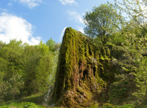 JEDINSTVEN VODOPAD SKRIVEN U KUČAJSKIM PLANINAMA Neobična kombinacija vode i stene, proizvod najzanimjivijih prirodnih procesa