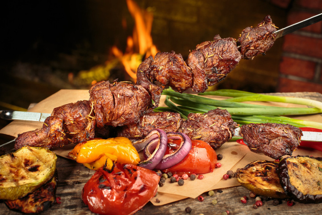 POZNATE GASTRONOMSKE MANIFESTACIJE Sinteza orijentalnih nota i zapadnoevropskih specijaliteta vinula je Srbiju u sam vrh svetske kuhinje