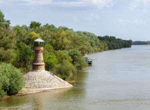 JEDINSTVENE VODENE KAPIJE U EVROPI Jedini par svetionika duž celog toka Dunava nalazi se u ovom srpskom gradu!