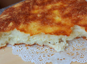 BAKIN RECEPT NA TRADICIONALNI NAČIN Pogača punjena sirom, prava harmonija mirisa i ukusa (VIDEO)