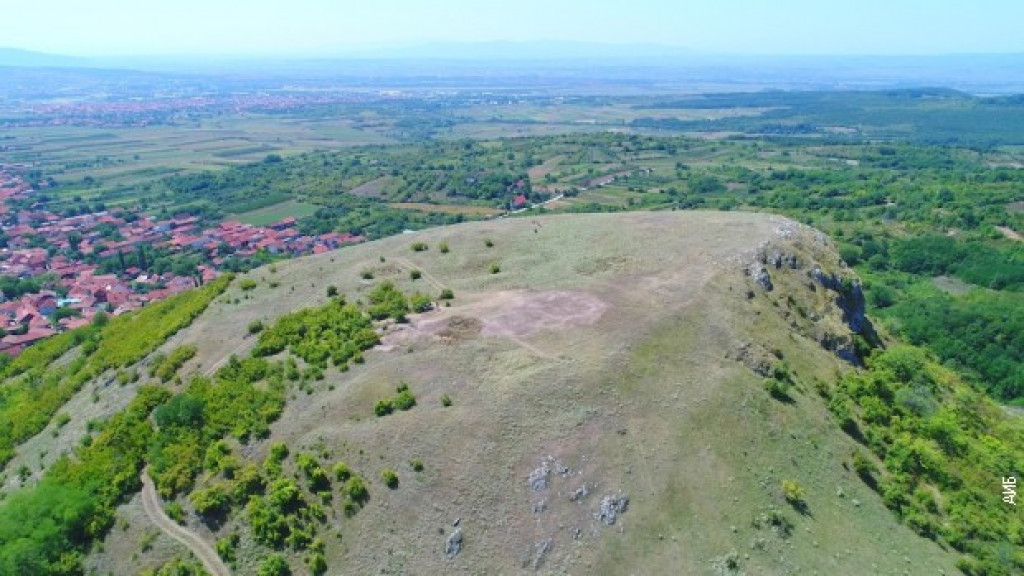 TAJNA STARA 6000 GODINA Velika humska čuka u blizini ovog grada priča priču dugu skoro pet milenijuma!
