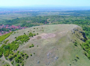 TAJNA STARA 6000 GODINA Velika humska čuka u blizini ovog grada priča priču dugu skoro pet milenijuma!