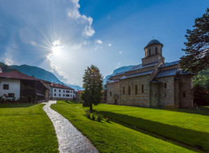 SVETSKA BAŠTINA NA KOSOVU I METOHIJI Mesto gde se tradicija romanske arhitekture susreće sa umetničkim obrascima vizantijskog sveta