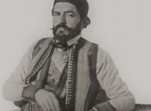 MANTIJA GA NIJE IZLEČILA OD SLABOSTI PREMA ŽENAMA, A JAVNO JE PRIČAO DA BI NJU OŽENIO ODMAH: Ljubavni život vladike Rada