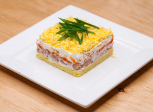 NEIZOSTAVNA ZA SLAVSKIM STOLOM! Salata kojoj ne možete odoleti (VIDEO)
