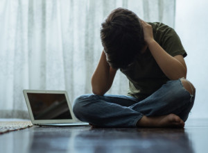 DETE OD SAMO ČETIRI GODINE U DRAJZEROVOJ Ovisnost o internetu uzela maha (VIDEO)