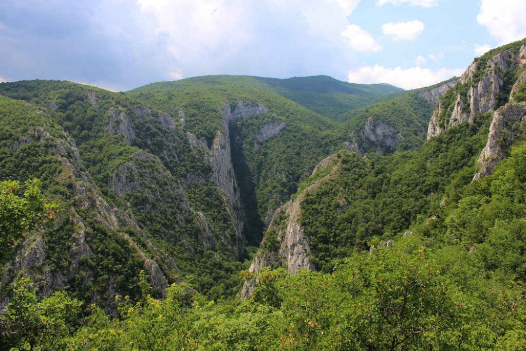 ATRAKCIJA ISTOČNE SRBIJE Kanjon kome se kraj ne vidi (VIDEO)