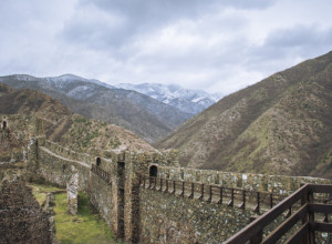 "NI NA NEBU, NI NA ZEMLJI" Srednjevekovni grad u dolini reke Ibar (FOTO)