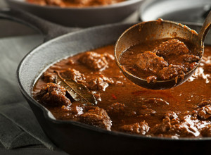 NE ZOVU GA DŽABE — ČORBADŽIJSKO JELO: Slasni svinjski gulaš koji se nekada spremao samo BOGATAŠIMA (RECEPT)