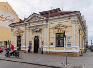 KAKO JE OTVOREN PRVI "MEK DONALDS" U SRBIJI Burna istorija restorana brze hrane, od obaranja svetskog rekorda do potpunog demoliranja  i ponovnog sjaja (VIDEO)