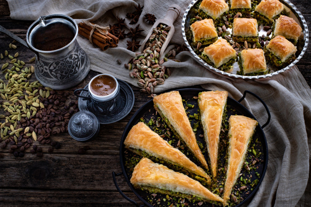 NEKADA JE BAKLAVA BILA DEZERT BOGATIH Najukusnija poslastica u istoriji (RECEPT)