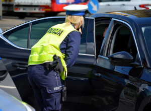 NIJE SLUČAJNO Što policajac uvek PIPNE auto kad vas zaustavi