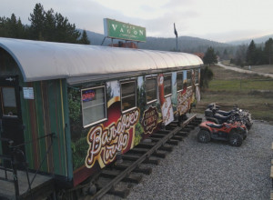NI TARABIĆI OVO NE BI PREDVIDELI Ogroman vagon iz Titovog vremena sa sve šinama parkirao se na vrhu ove srpske planine