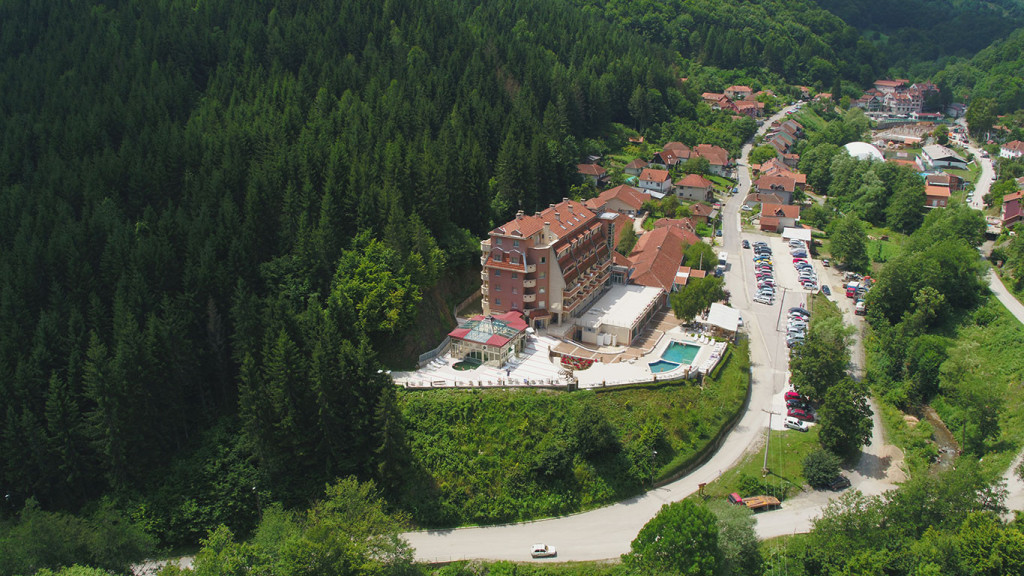 BANJA NA NEVEROVATNOJ NADMORSKOJ VISINI Ona spada u red najboljih vazdušnih odmarališta u našoj zemlji, sa čak 38 izvora!