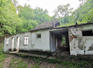 JEDINA MANASTIRSKA BANJA U SRBIJI Neverovatan turistički biser gde voda teče uzalud, mesto gde su se lečili Rimljani i kneginja Ljubica