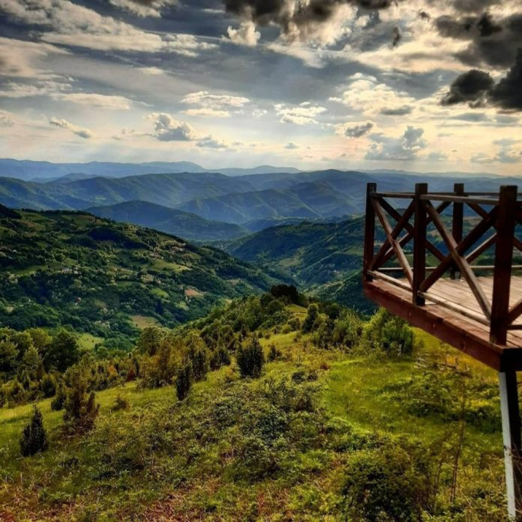 POGLED NA ČITAVO PODRINJE Jedan od najlepših na planini Povlen, pruža izuzetan vidik na planinske predele