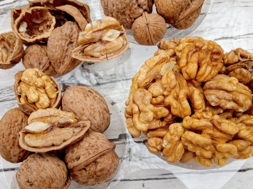 ČAJ KOJI SE PREPORUČUJE PUŠAČIMA: Tajna koja im pomaže krije se u orahu!