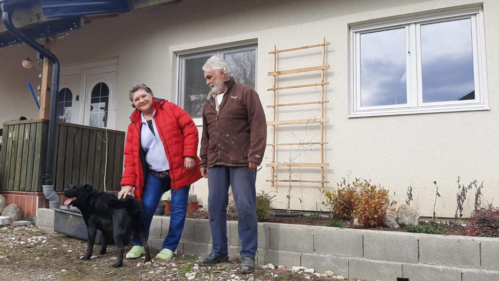 SVE VIŠE LJUDI U OKOLNIM SELIMA KOD TOPOLE Švedski standard zamenili za malo parče raja u Srbiji, ali umesto asfalta gaze blato (FOTO)