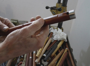 ČAROBNE FRULE NASTAJU U OVOM SRPSKOM SELU Već dvadeset godina pravi ovaj tradicionalan instrument, umilni zvuci obišli čitav svet (FOTO)