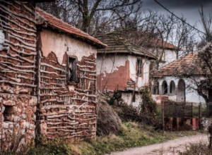 ČUVA TAJNE STARIH VREMENA Kao i mnoga sela nije imuno na odliv meštana (VIDEO)