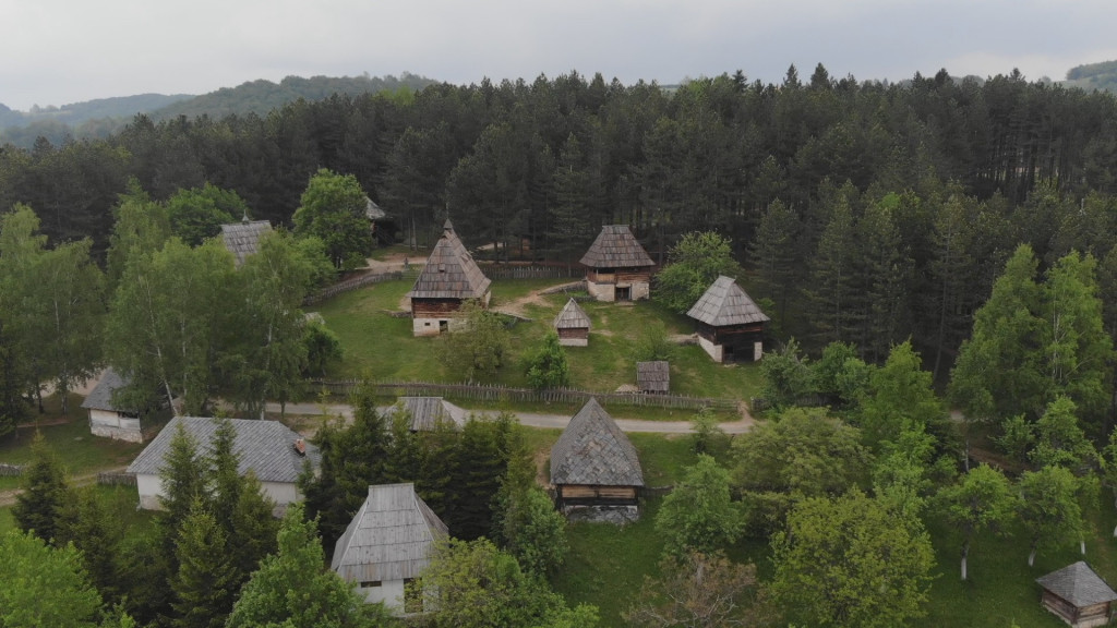IZ OVOG MESTA LJUDI NE IDU TRBUHOM ZA KRUHOM Ova srpska opština iz godine u godinu broji sve više stanovnika i novorođene dece