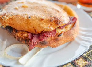 GASTRONOMSKI RAJ NA SRPSKOJ PLANINI Komlet lepinja, pita sa šljivama i sveža pastrmka ostavlja domaće i strane turiste bez daha