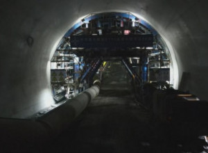 NAJDUŽI TUNEL U SRBIJI VISOK I DO ŠEST METARA Iako prodire duboko u utrobu planine Jelice, kineski graditelji ne odustaju, probijaju u dve smene (FOTO)