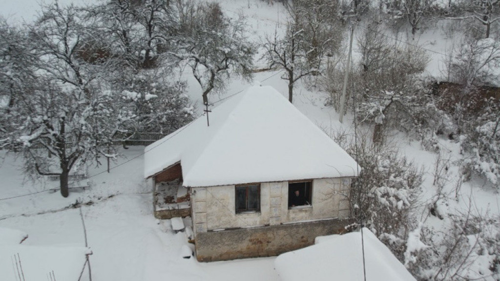 SEOSKE KUĆE IDU KAO ALVA Mladi srpski poljoprivrednik postao vlasnik kuće, imanja i sušare za 10.000 evra (FOTO)