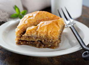 UKUSI JUGA SRBIJE Ako volite baklavu onda ćete obožavati suvu pitu, pravu srpsku poslasticu