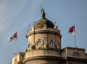 NJEN LIK SE NALAZI U NAŠIM LIČNIM KARTAMA Da li znate ko je žena čija statua krasi Vladu Srbije? (FOTO)