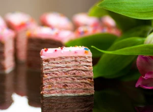 NEIZOSTAVNA NA STOLOVIMA! Najjednostavniji recept za rozen tortu sa domaćim korama