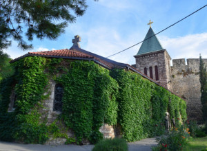 NAJČUDNIJA BOGOMOLJA NA SVETU Najstarija crkva u Beogradu napravljena je od municije (VIDEO)