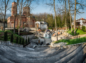 ČUDOTVORNA VODA MANASTIRA Devojčici se prikazala Bogorodica, slepi su progledali, a nepokretni prohodali