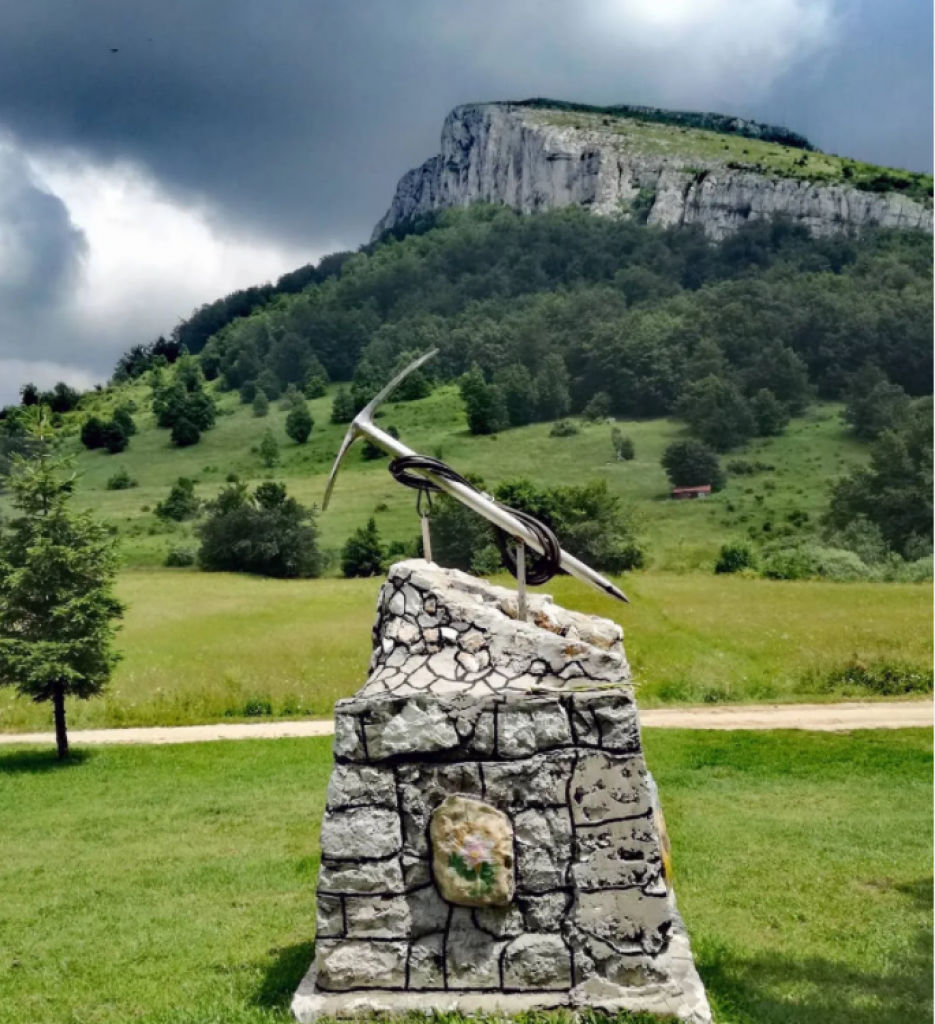 PLANINA KOJA IMA OBLIK TRAPEZOIDA Izuzetno atraktivna, privlači veliki broj planinara i izletnika (VIDEO)