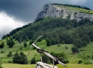 PLANINA KOJA IMA OBLIK TRAPEZOIDA Izuzetno atraktivna, privlači veliki broj planinara i izletnika (VIDEO)